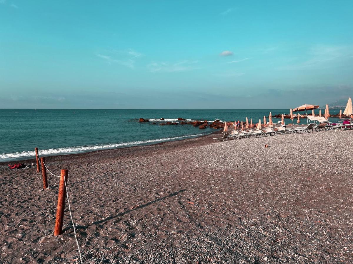 Appartamento Al Mare ונטימיגליה מראה חיצוני תמונה
